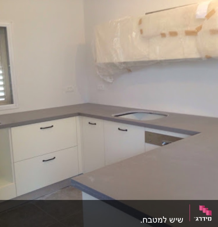 תוך כדי עבודה - שיש חדש במטבח